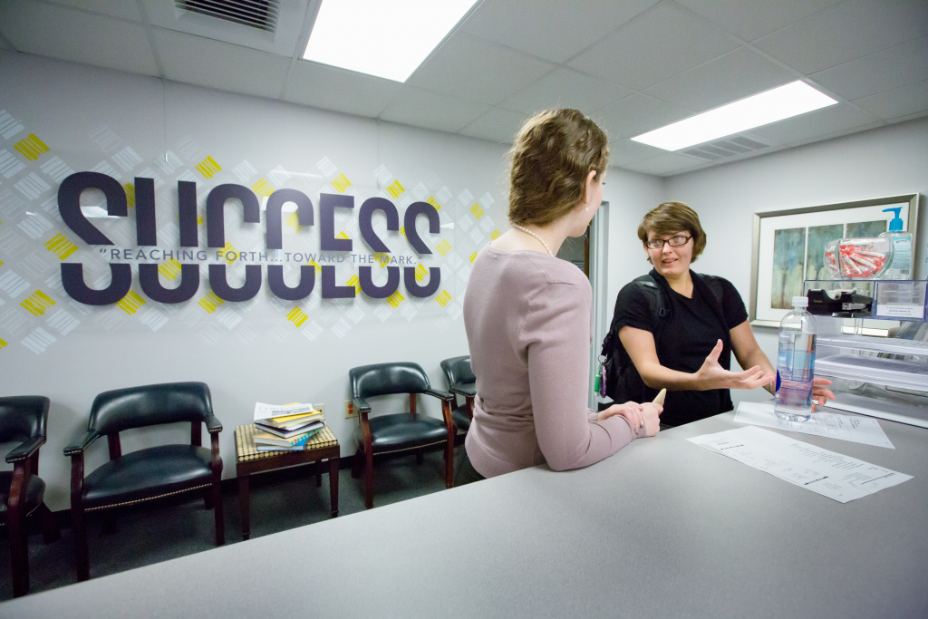 Student talks with Graduate Assistant in Academic Success Center
