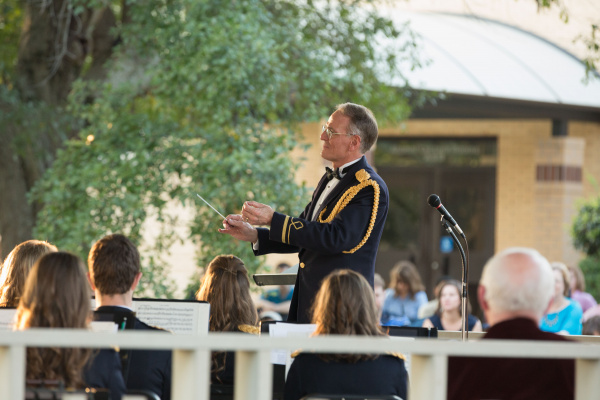 Dr. Dan Turner conducts Symphonic Wind Band concert at the gazebo