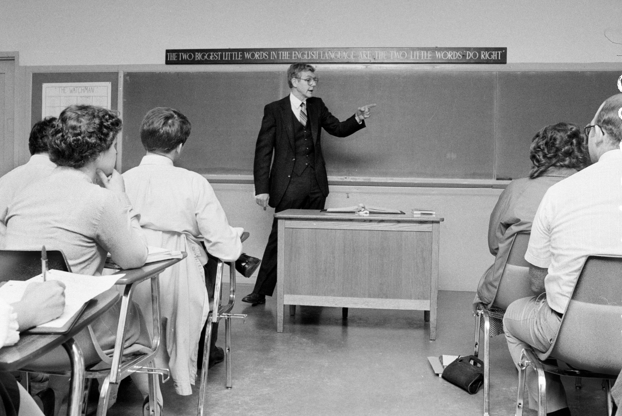 Photo of Dr. Walter Fremont teaching