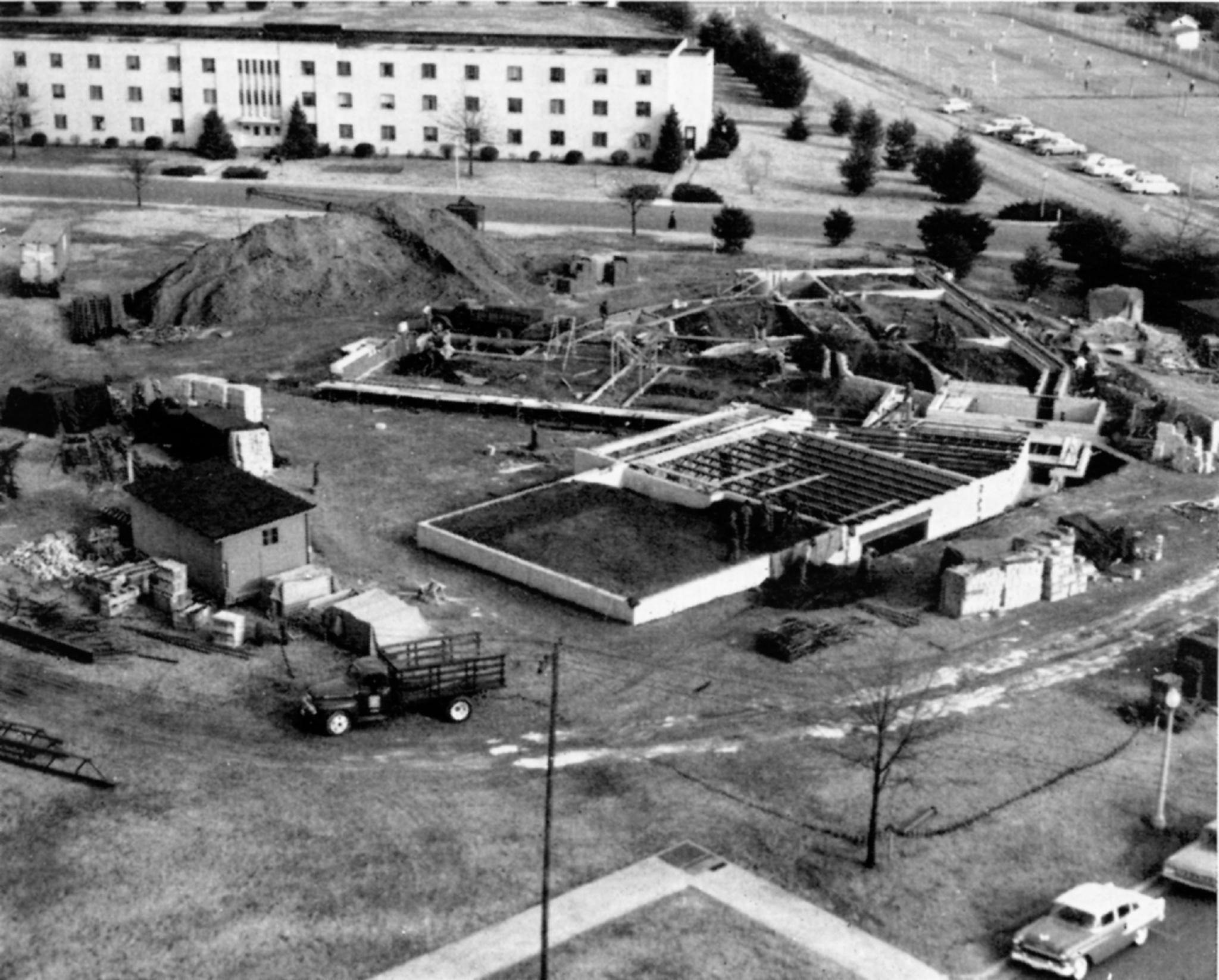 Photo of the Howell Memorial Science Building construction, 1960