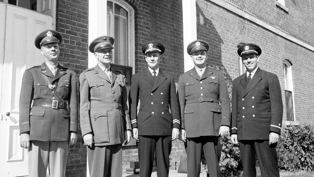 Five WWII servicemen who are also Bob Jones College students