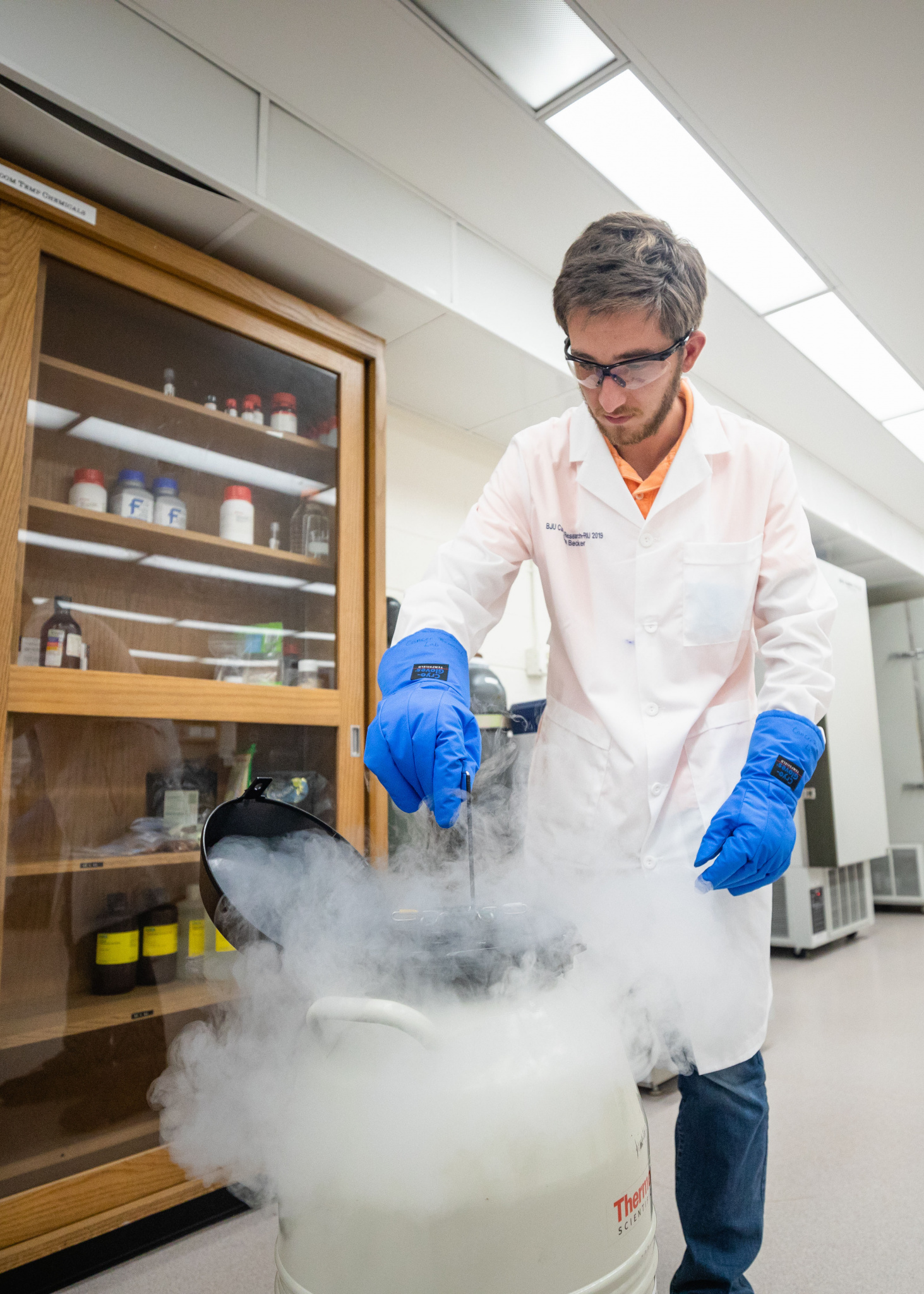 Students perform real-life experiments in the Cancer Research Lab